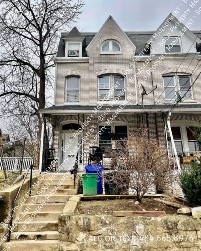 Building Photo - 647 N 3rd-2 Unit 2