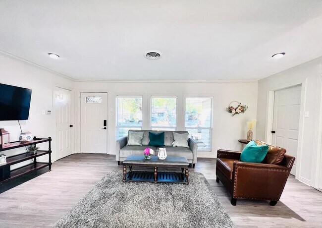 Photo - 1910 Huge Oaks St