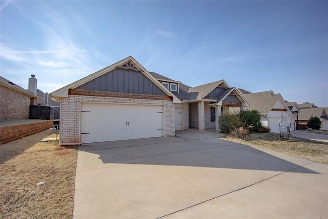 Photo - 508 NW 199th St