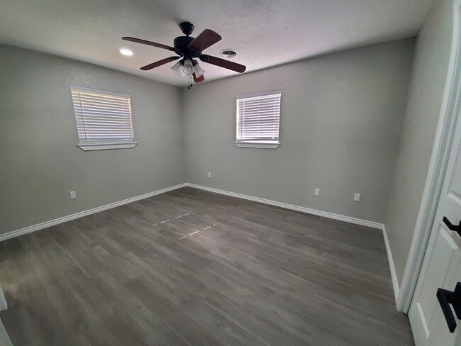 Photo - 1713 NW Great Plains Blvd