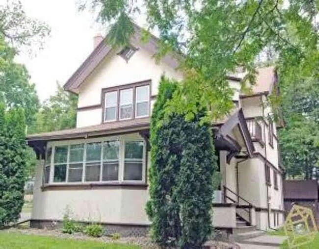 Building Photo - 1632 Jefferson St Unit 1632 Jefferson St - Whole House