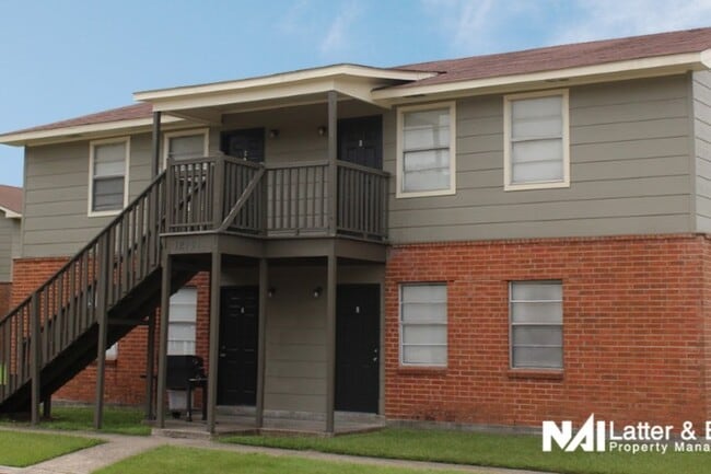 Village Green - Village Green Apartments