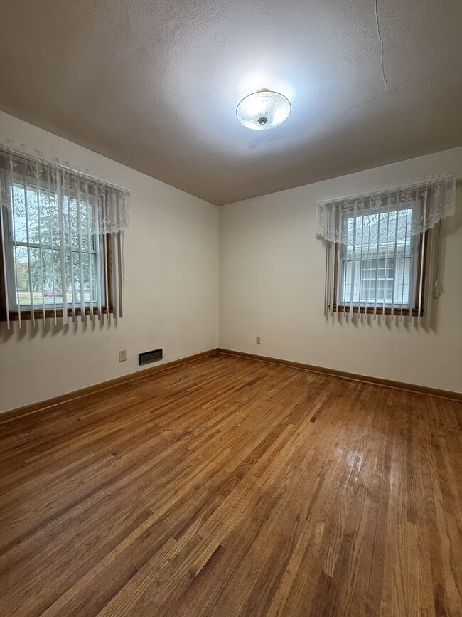 Photo - 138 21st Ave S