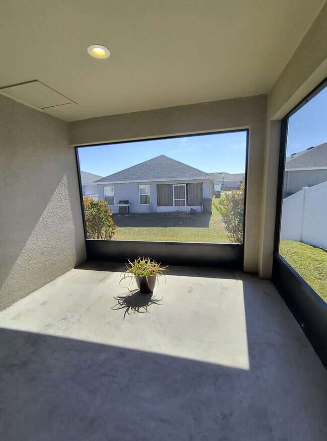 Photo - SOLAR ENGERY HOME!!! 4 BEDROOM 2 BATHROOM IN AUBURNDALE.