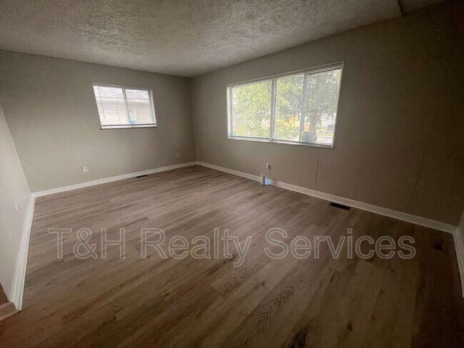 Photo - 739 Temperance Ave