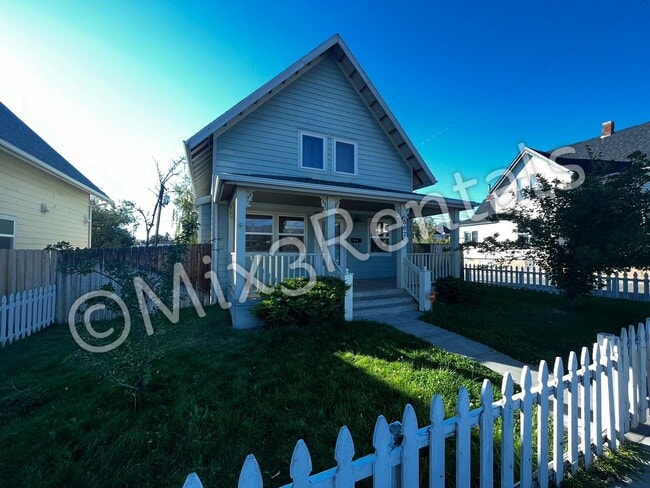 Photo - 807 S Main St