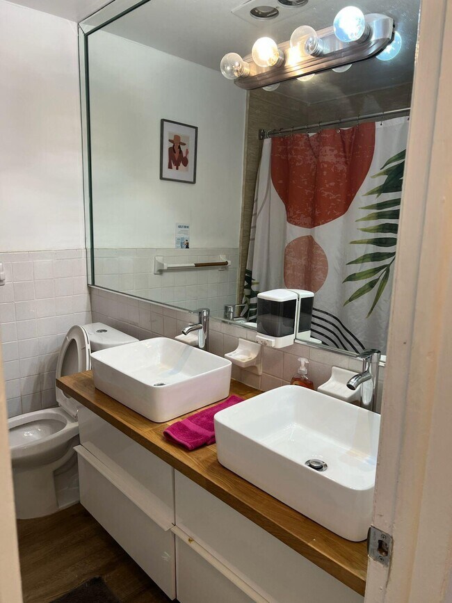 Photo - 923 Orange Isle