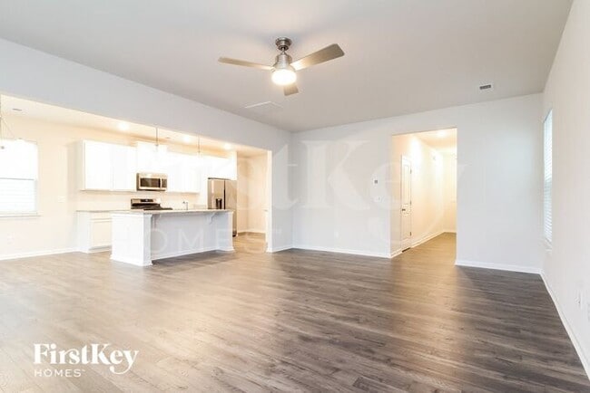 Photo - 716 Ridgemoor Trl