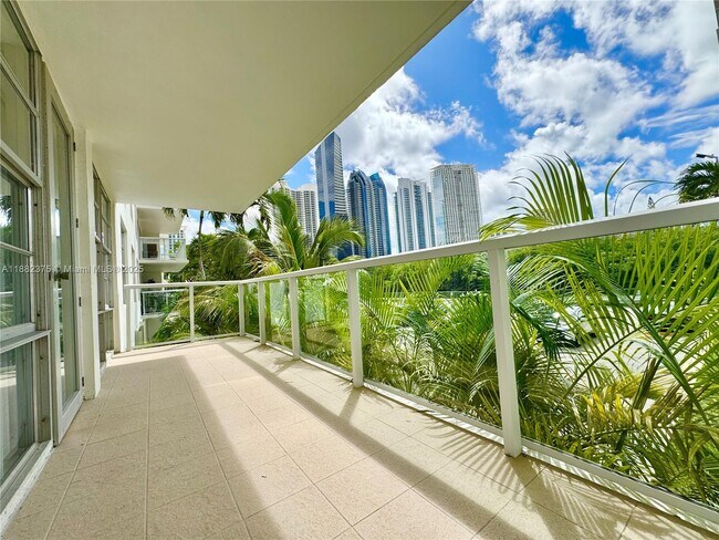 Photo - 230 174th St Unidad M01