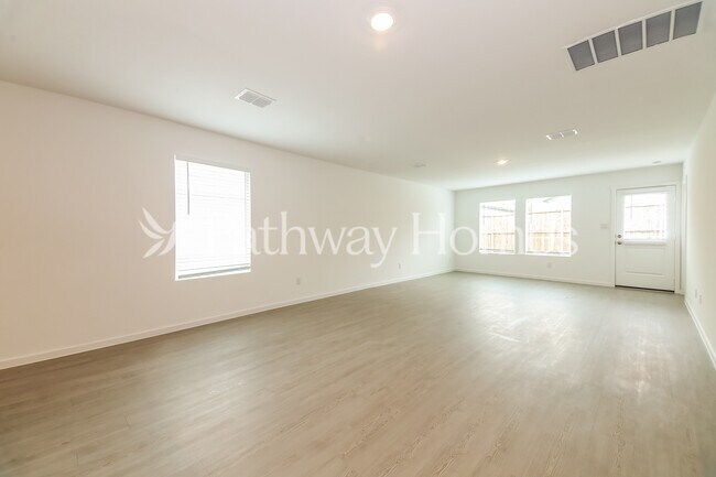 Photo - 3009 Burmese St