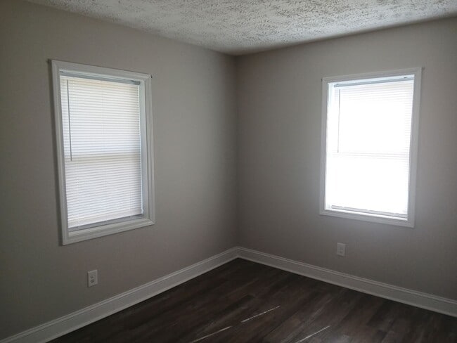 Photo - 2 Bedroom 1 Bathroom Duplex Available NOW!