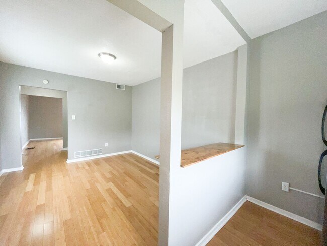 Photo - 1022 E Warrington Ave Unit Apt 2 (Top)