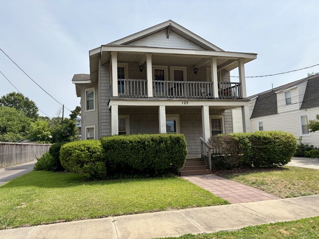 Building Photo - 125 E 39th St Unit 3