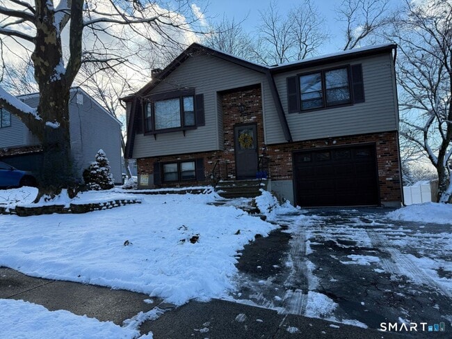 Building Photo - 65 Hitchcock Dr