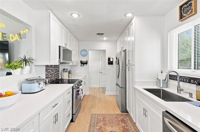 Photo - 609 Sierra Ln