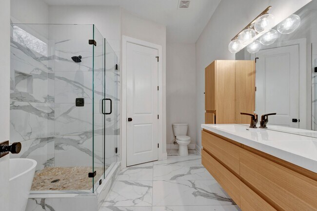 Photo - 1595 Netherwood Ave