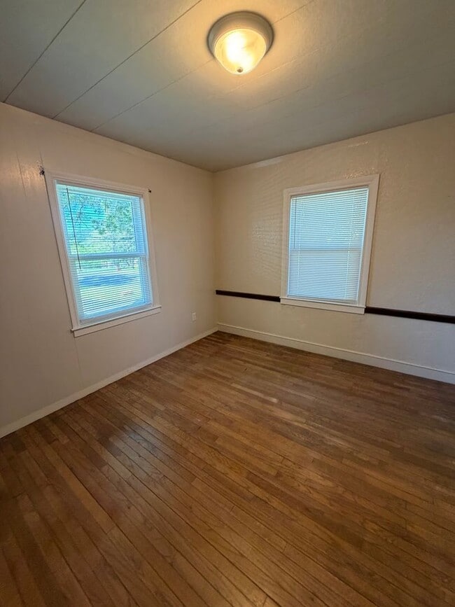 Photo - 3 Bedroom, 2 Full Bath Home with 4-Season Room, Garage & Large Lot