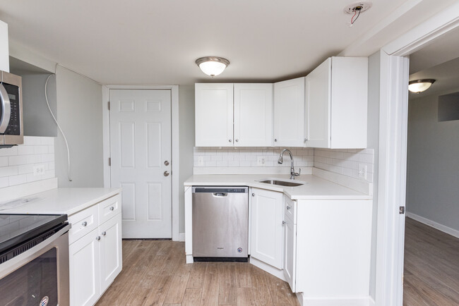 Photo - 1431 W Flournoy St Apartments Unit Garden