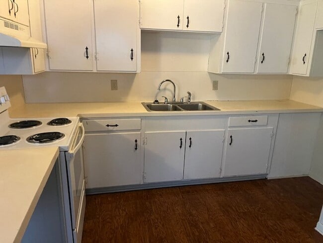 Photo - 616 Jeanette St Unit b