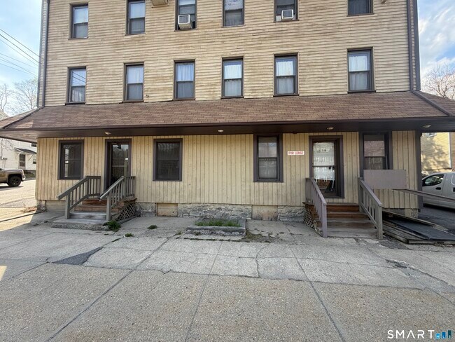 Building Photo - 277 N Main St Unit #3