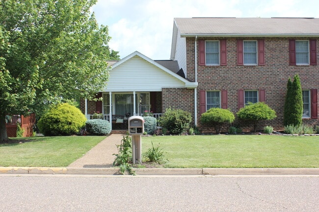 Building Photo - Duplex with Basement Garage for Rent Rental