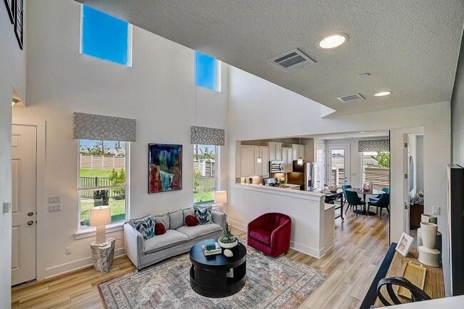 2027 Cora Ivy Ln