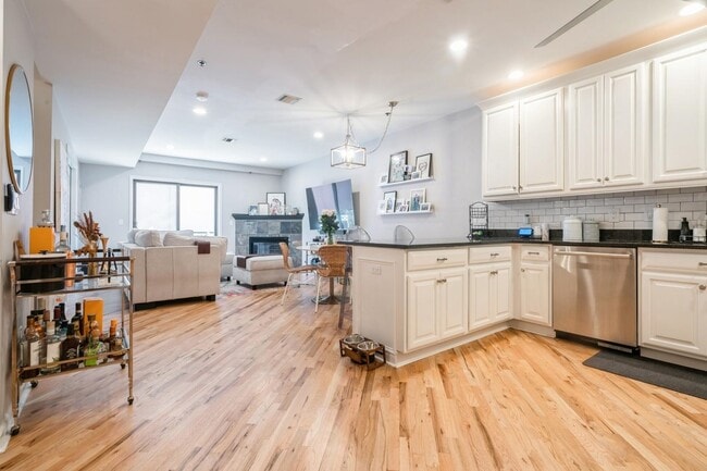 Photo - 319 Grand St Unit 3