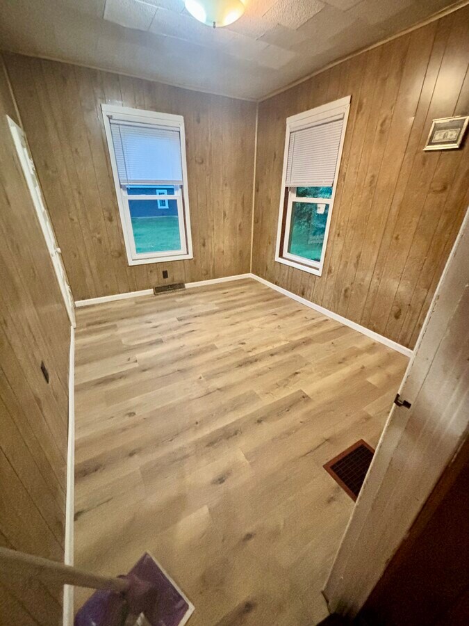 bedroom 2 - 506 S Main St