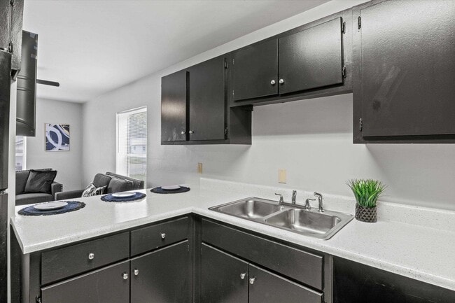 Photo - 2114 Main St