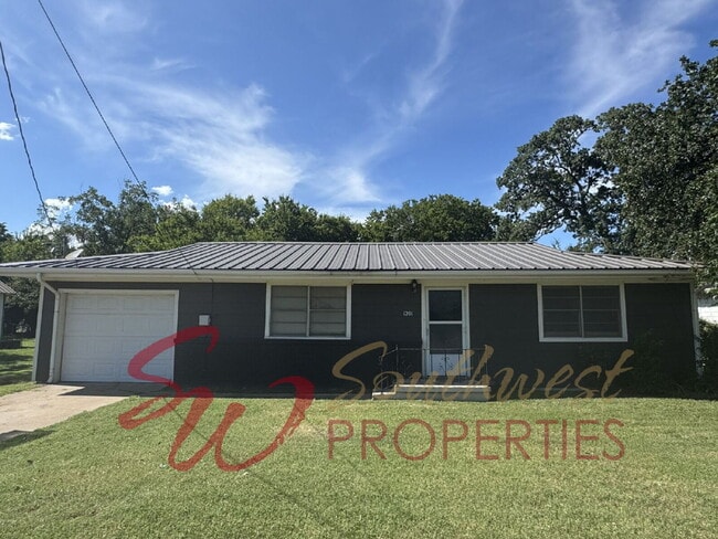 Building Photo - Cozy 2 Bed, 1 Bath Home