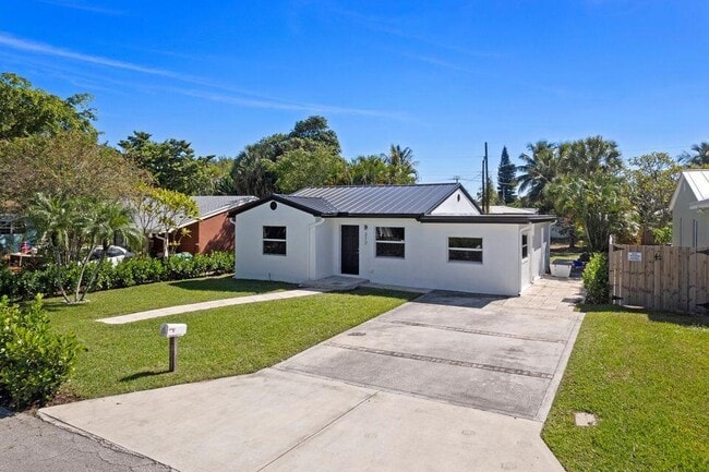 Photo - 212 SE 1st Ave