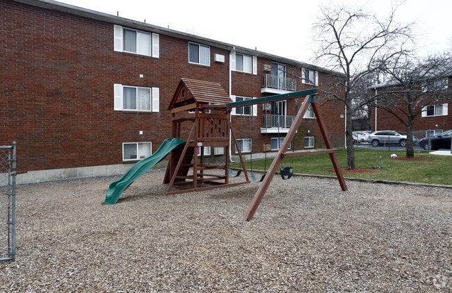 Photo - IMPERIAL GARDENS