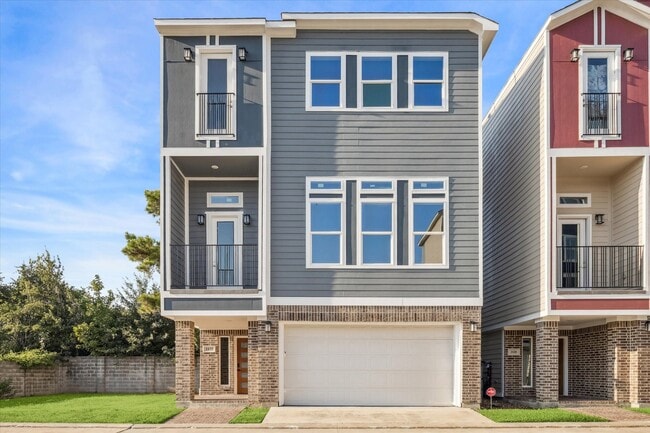 Photo - 2122 Oatfield Dr