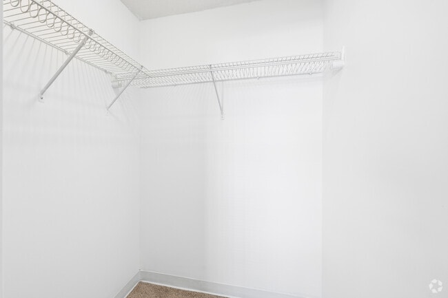 2BR, 2BA - 980SF - Walk-In Closet