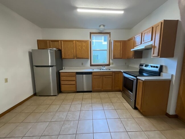 Photo - COLLEGE PRE-LEASING