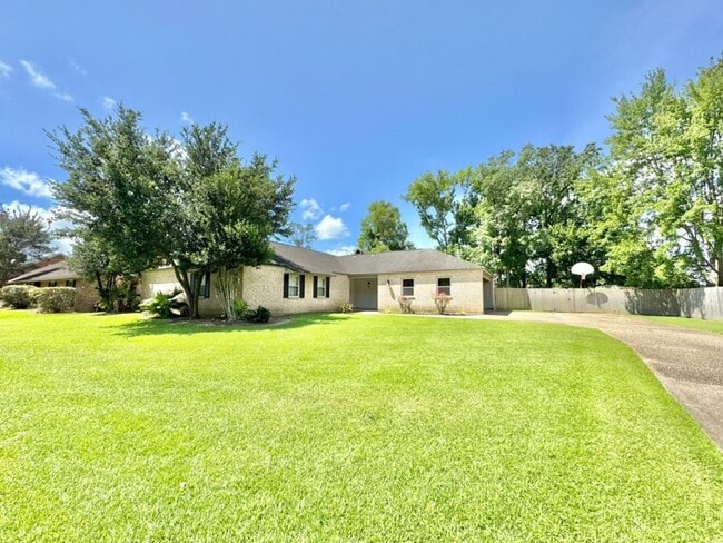 Photo - Beautiful 3BR/2BA Home with Sunroom, Formal Dining & Large Backyard