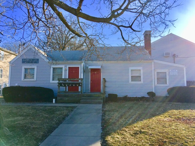 Apartments For Rent Near Eastern Illinois University In Charleston Photo 1817 9th St Unit 1