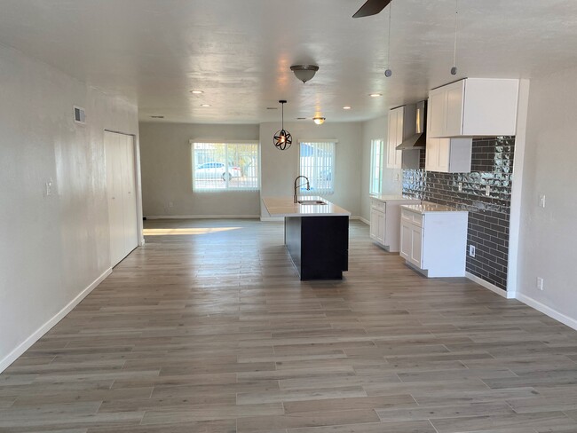 Photo - 1628 E Granada Rd