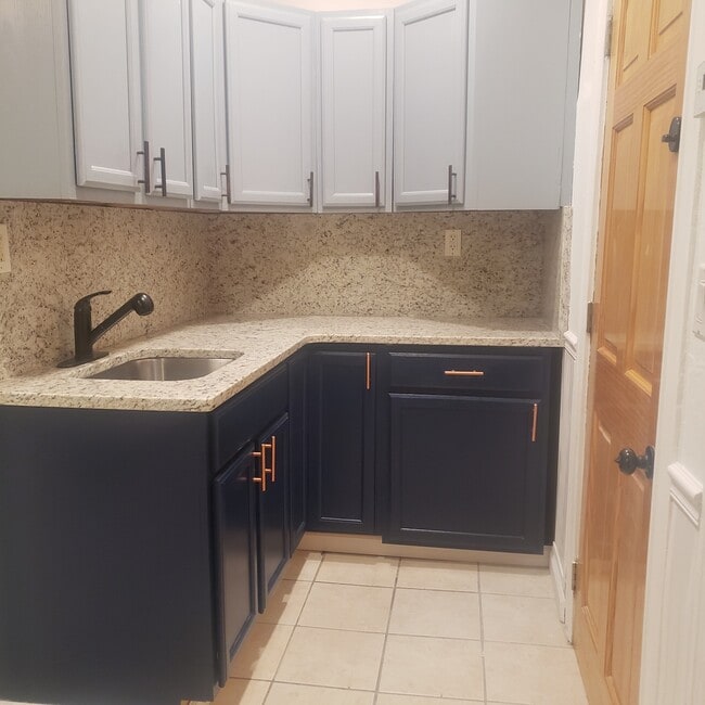 Building Photo - 18 Warwick St Unit 1