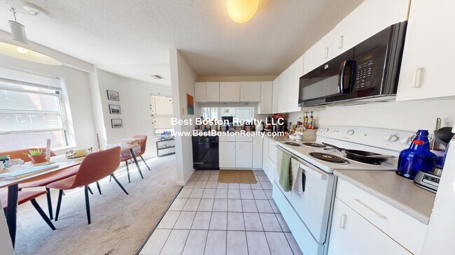 Building Photo - 175 Beacon St