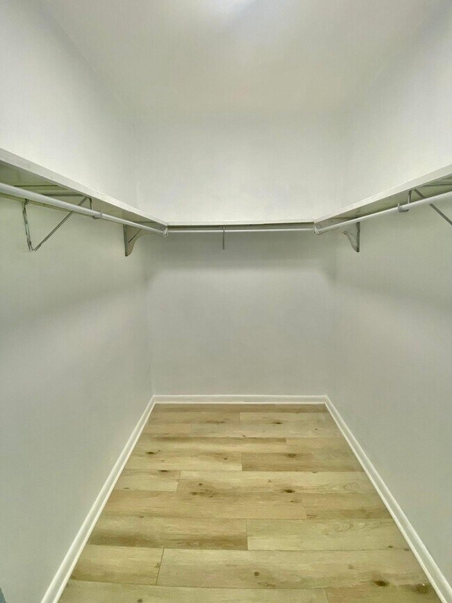 200 Waterway Dr S Unit 208