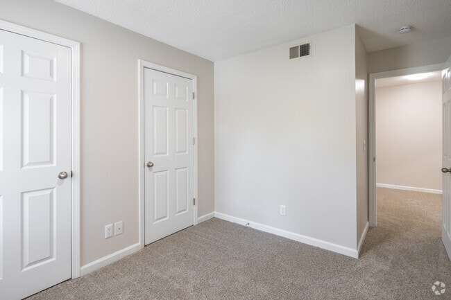 2BR, 2BA - 964SF - 2nd Bedroom