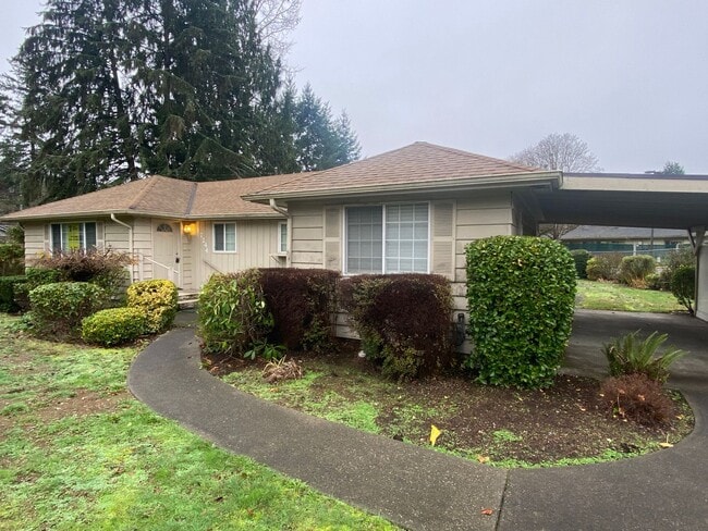 Building Photo - DOWNTOWN Covington home w/ basement