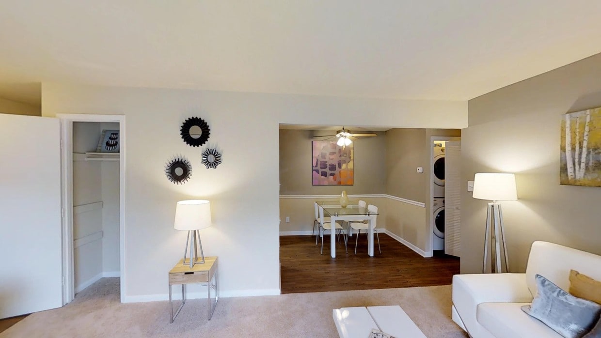 Photo - PineGate - Students save up to 10%! Apartments