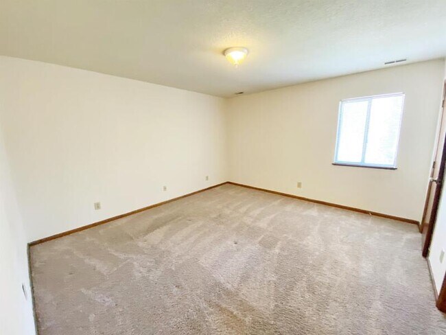 Photo - 908 Hearthridge Ct