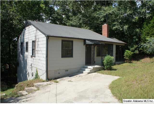 Building Photo - 3 bedroom/1 bath home