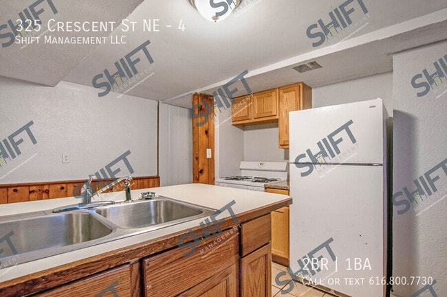 Photo - 325 Crescent St NE Unidad 4