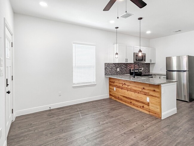 Photo - Newly Renovated 2-Bedroom Duplex Near Down...