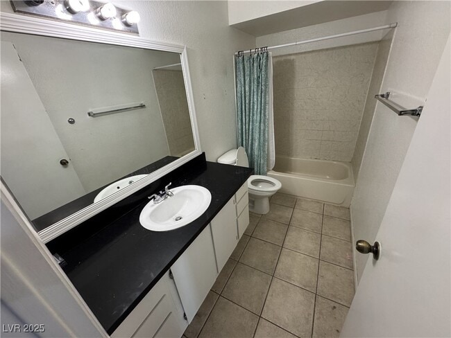 Building Photo - 4050 Luzon Way Unit 202