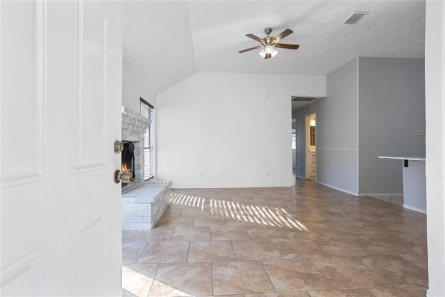 Photo - 1114 Lochmoor Ln